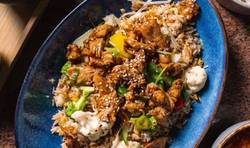 鸡肉炒饭Gebratener Reis mit Hühnerfleisch